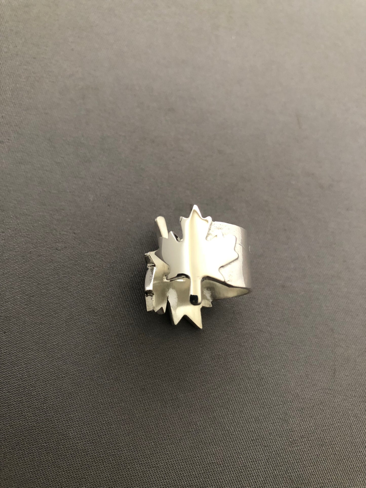 Ladies solid silver Canada ring
