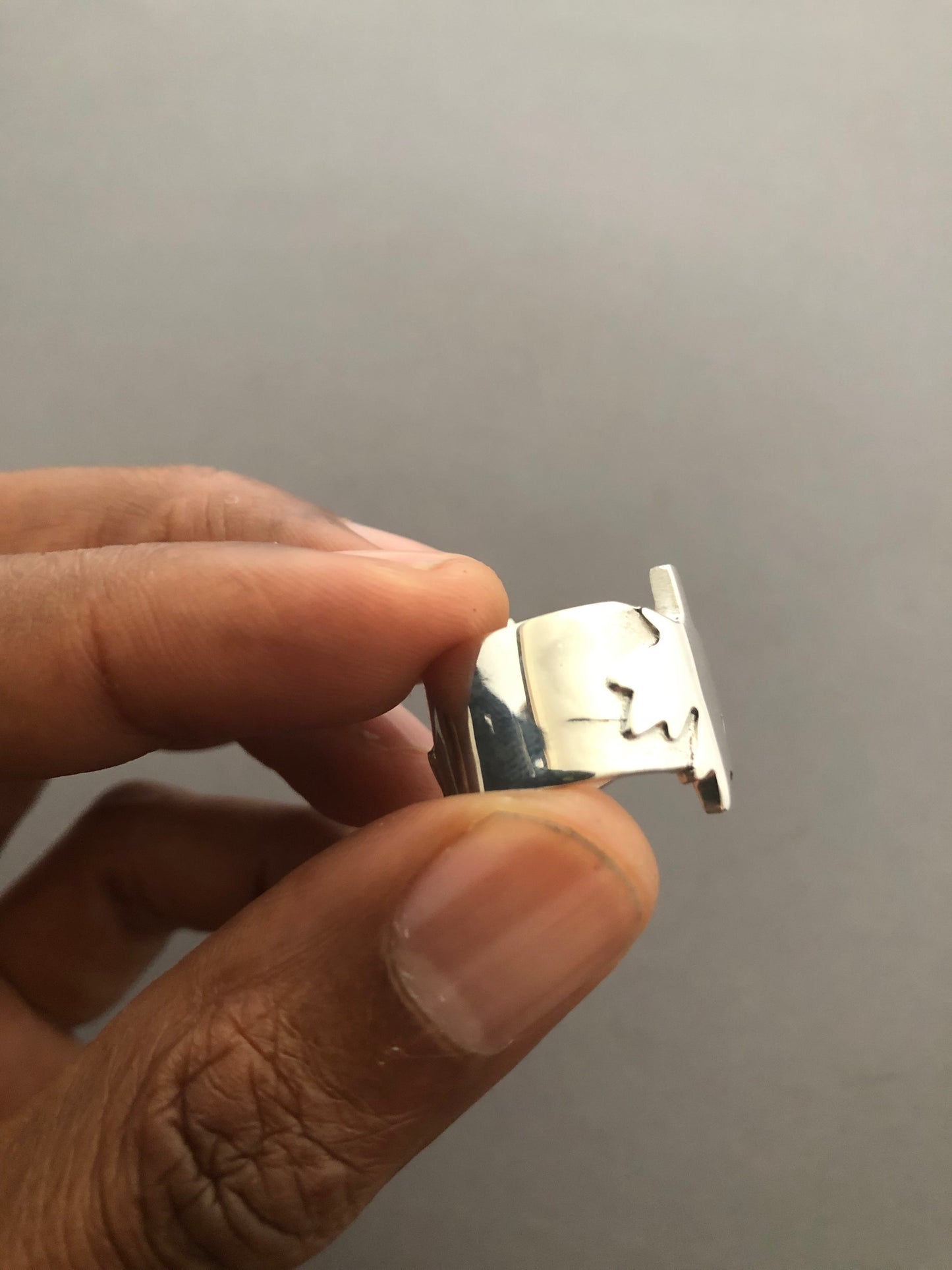 Ladies solid silver Canada ring
