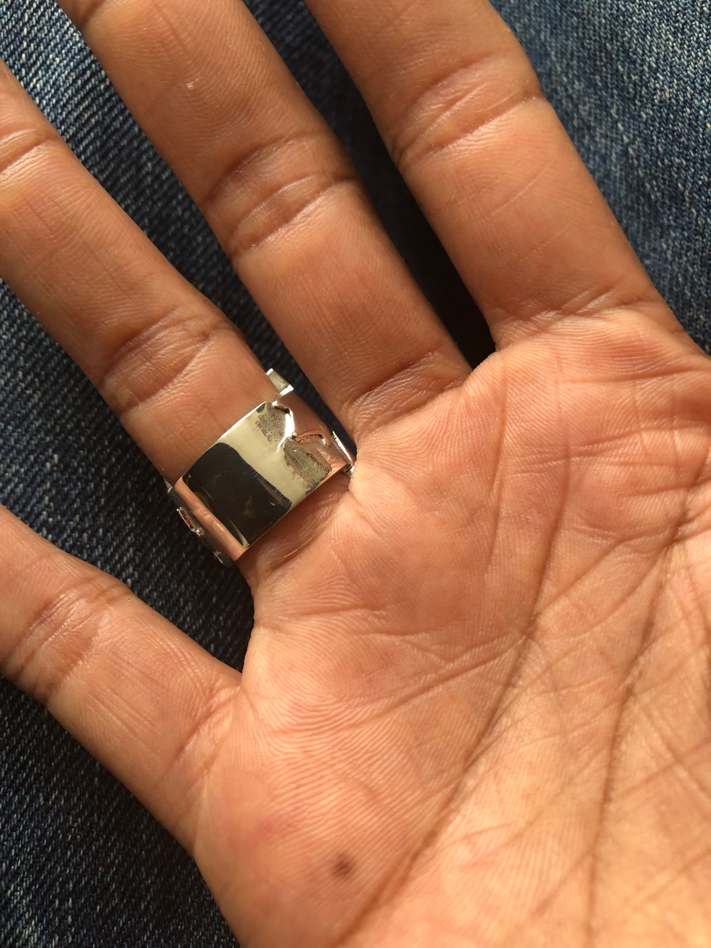 Ladies solid silver Canada ring
