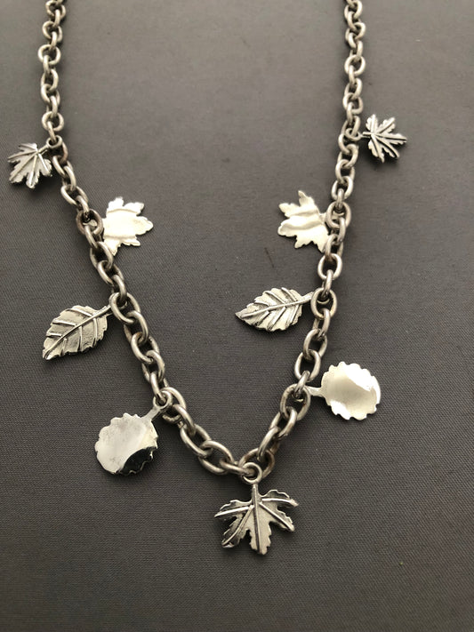 Ladies solid silver leaf chain