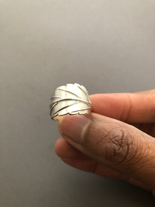 Ladies solid silver leaf ring