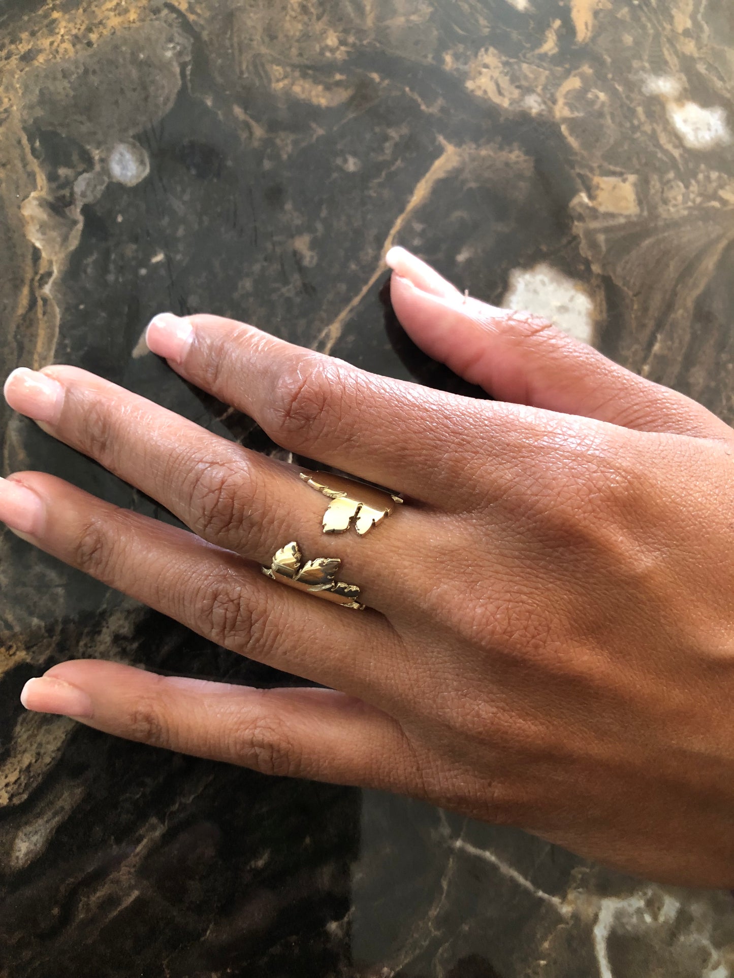 Ladies solid 9ct gold leaf ring